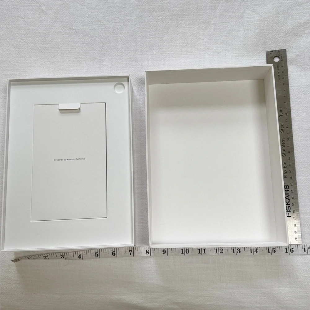 Apple 128GB iPad (A16) Wi-Fi MD3Y4LL/A MODEL A3354 SILVER 2025 BOX ONLY +INSERTS